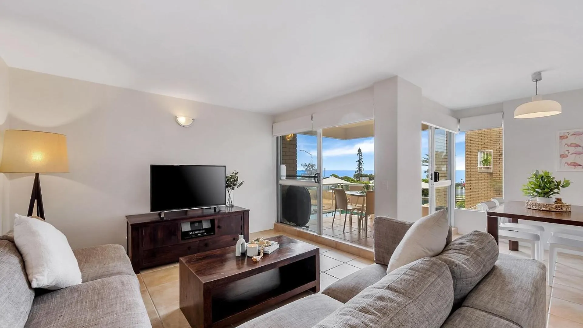 Headlands 10 Two Bedroom Beachside Apartment With Magical Ocean Views Great Value For Money Alexandra Headland 0*,  Avustralya